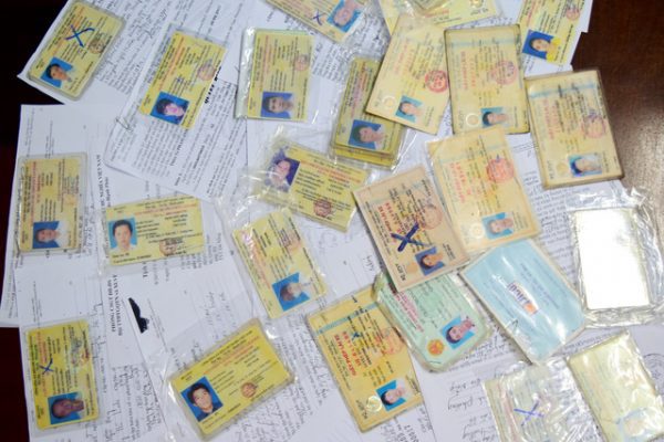 cach nhan biet giay phep lai xe gia 1 e1514454056543
